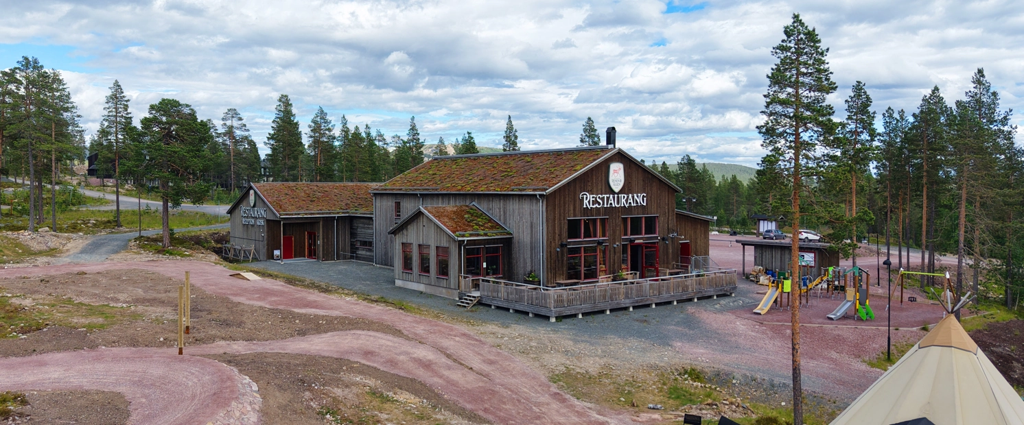 Restaurang Renen och älgen sommar.